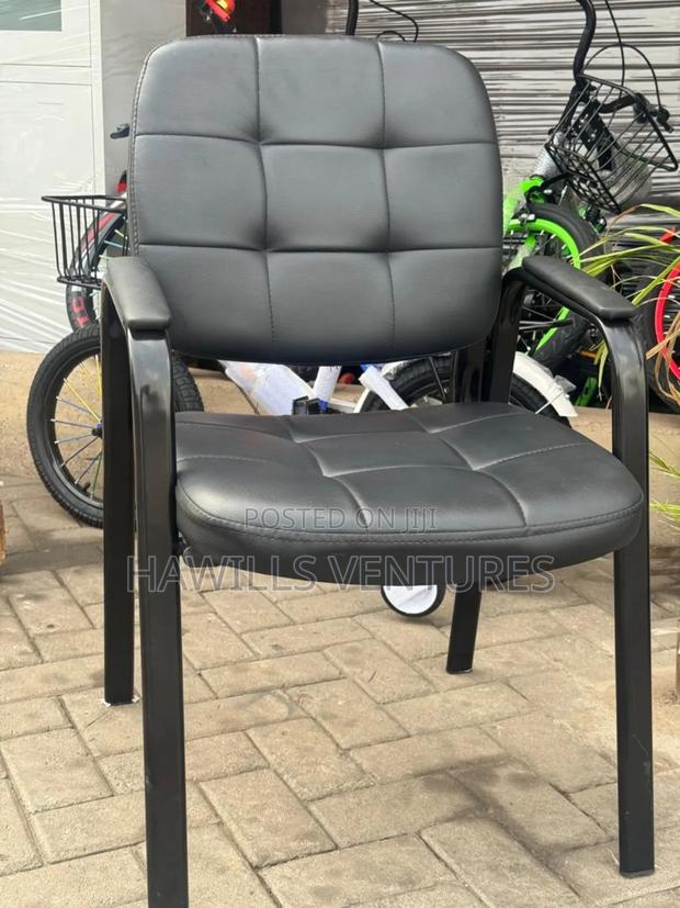 Metal Frame Chair · Photo 2