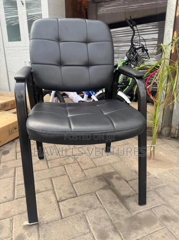 Black Waiting Chair · Photo 2