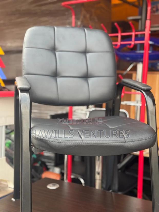 Simple Confrence Chair · Photo 2