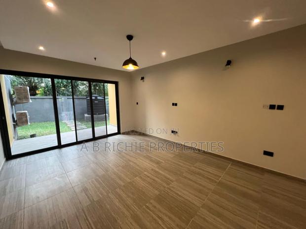 3bdrm Townhouse / Terrace in Ab Richie Properties, Tema Metropolitan · Photo 3