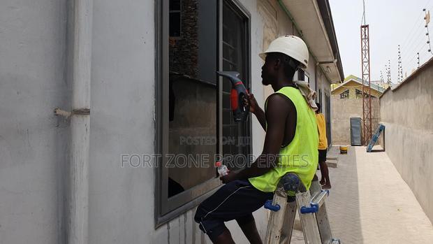 Cleaning Man · Photo 4