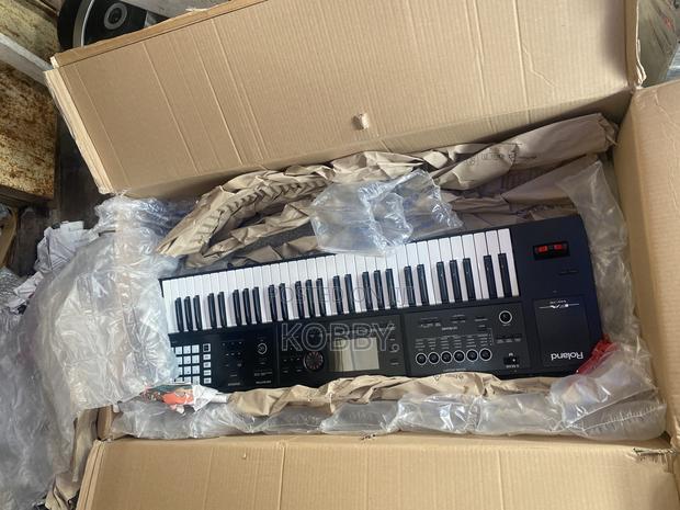 Roland Fa06 Keyboard · Photo 2