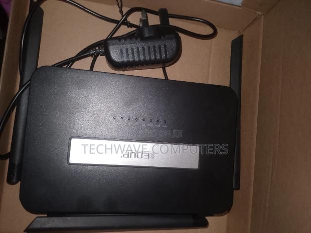 Fast 4g Router for Your Office and School · Photo 4
