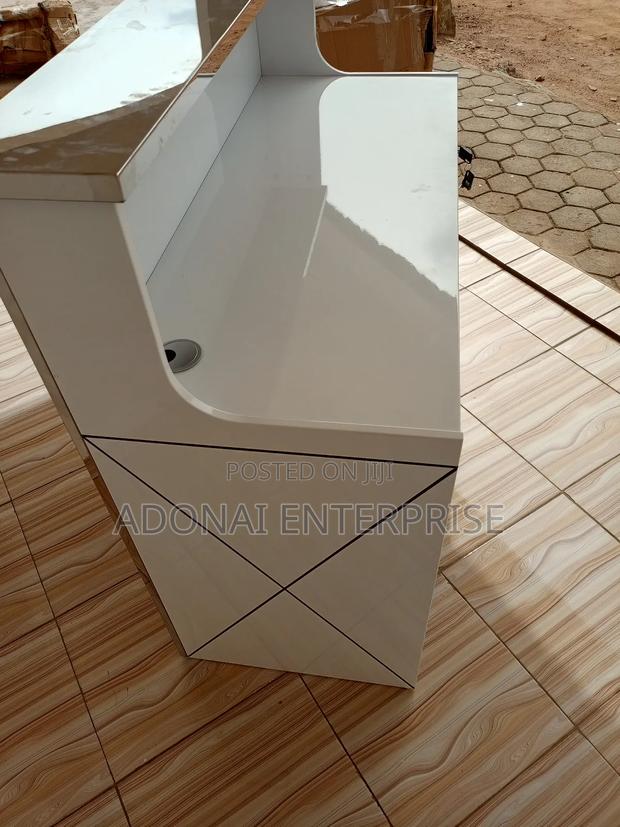 Receptionist Desk/ Front Desk · Photo 4