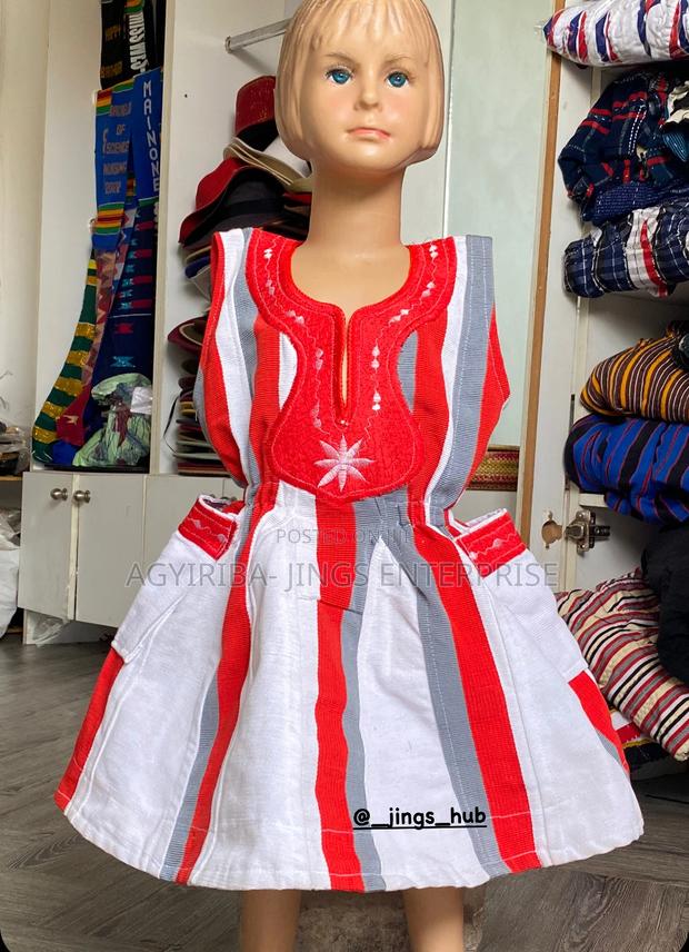 Kids Smock- Female · Photo 3
