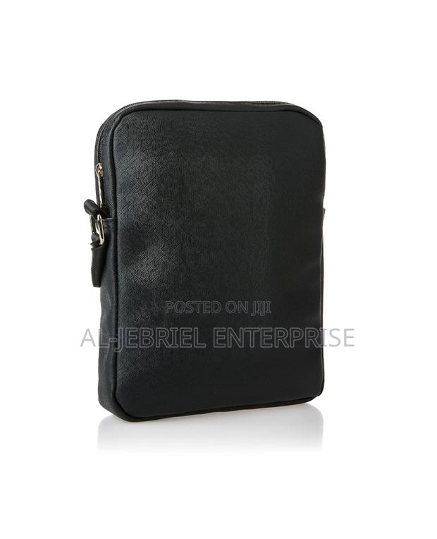 Guess Pu Saffiano Tablet Bag · Photo 4