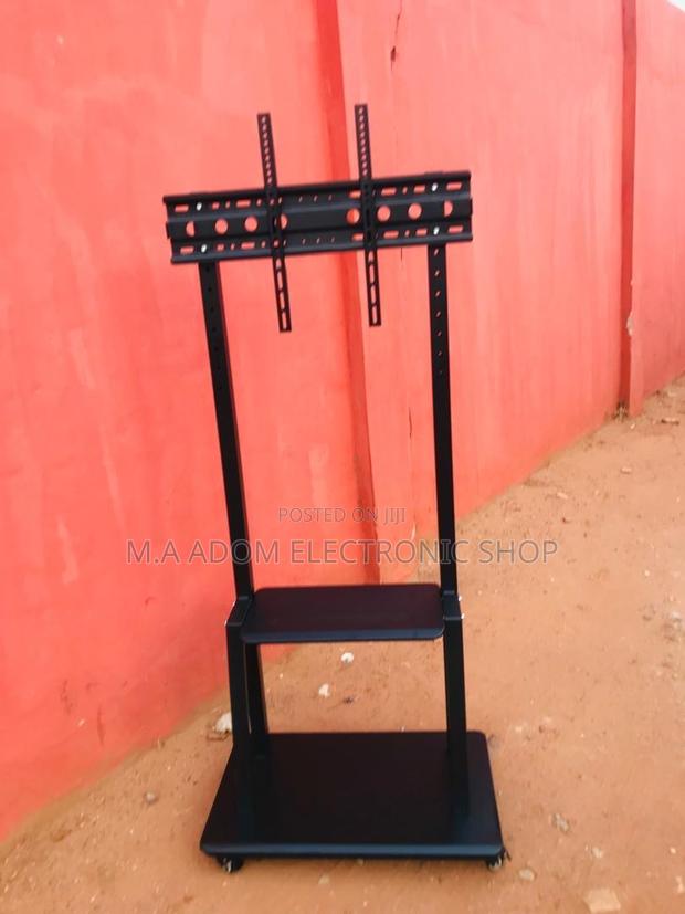 Screen Shift 32-70 Inch Tv Roll Stand · Photo 2