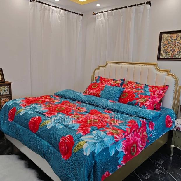 Duvet and Bedsheet With 4pillow Cases and 1throw Pillow Case · Photo 2