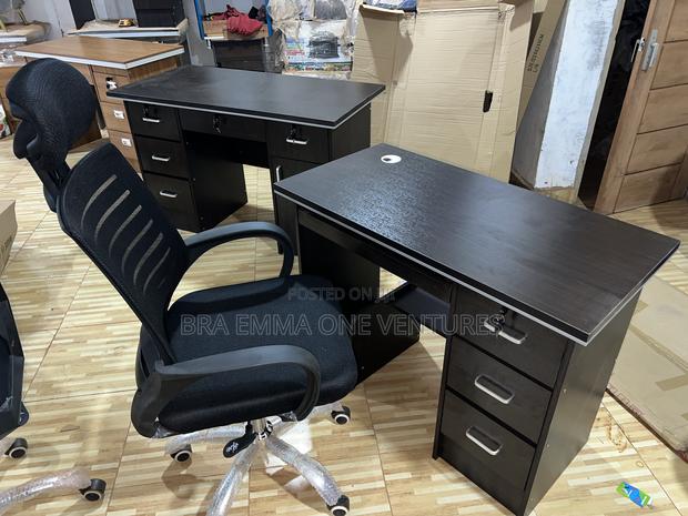 Brand New 100x50cm Computer Table and a Chair · Photo 3