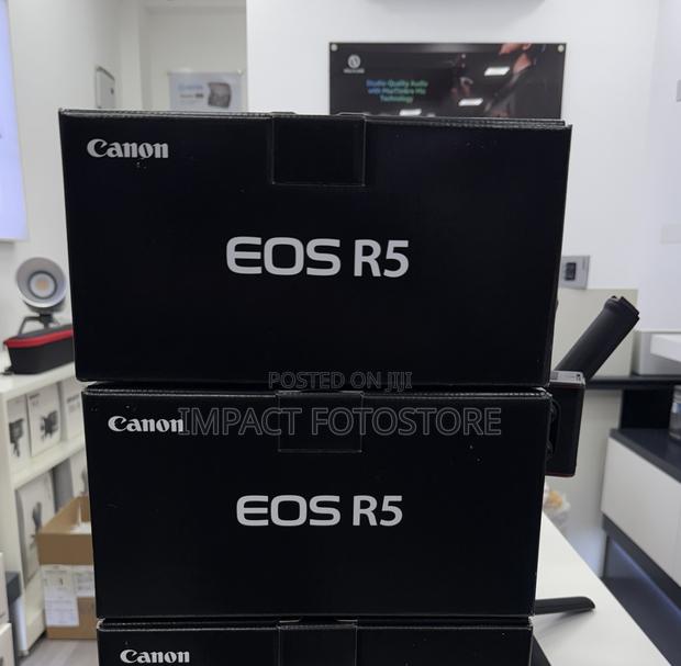 Canon Eos R5 Mirrorless Camera Body Only · Photo 2