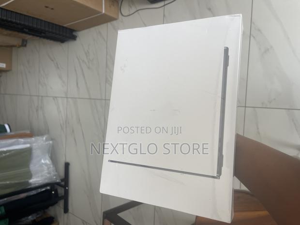 New Laptop Apple MacBook Air 16GB Intel Core Ultra 5 SSD 512GB · Photo 3