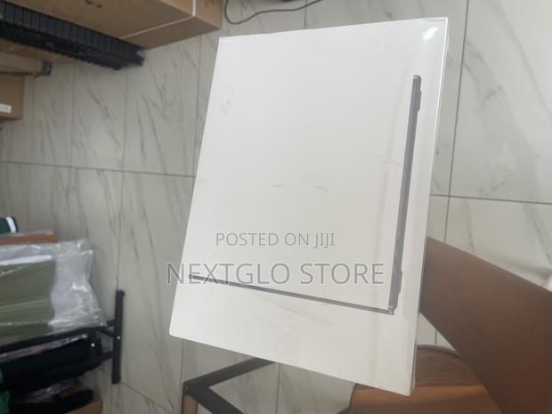 New Laptop Apple MacBook Air 16GB Intel Core Ultra 5 SSD 512GB · Photo 4