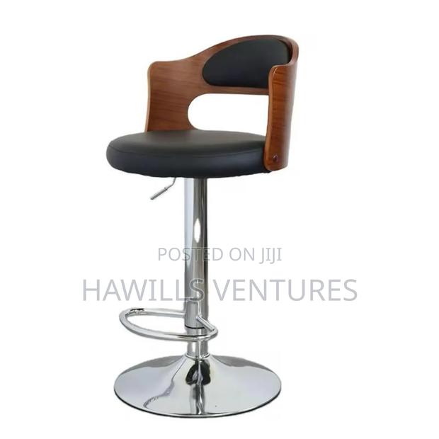 Adjustable High Stool · Photo 2