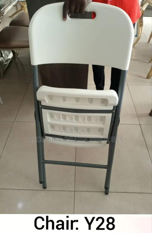 Plastic Chair · Photo 3