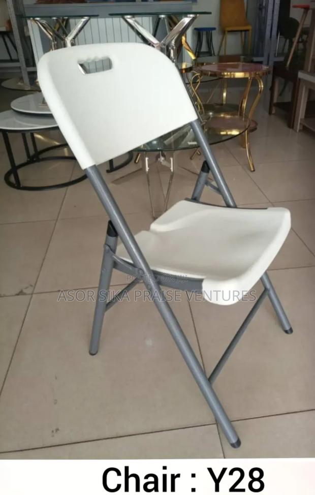 Plastic Chair · Photo 4