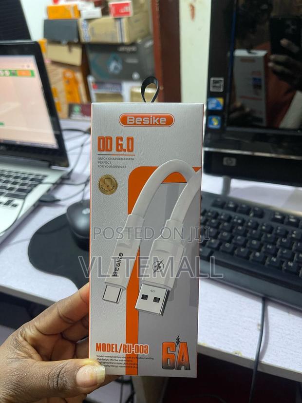 Besike Usb-c Fast Charger · Photo 2