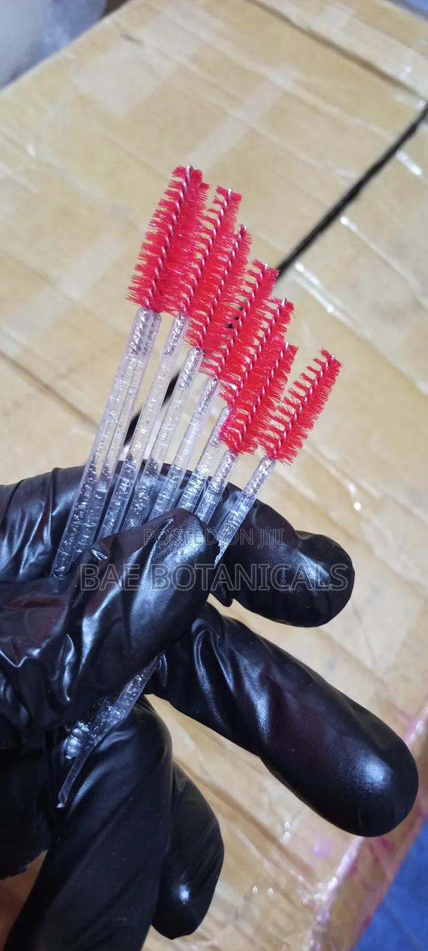 Lash and Brow Spoolies (5 Pieces) · Photo 2