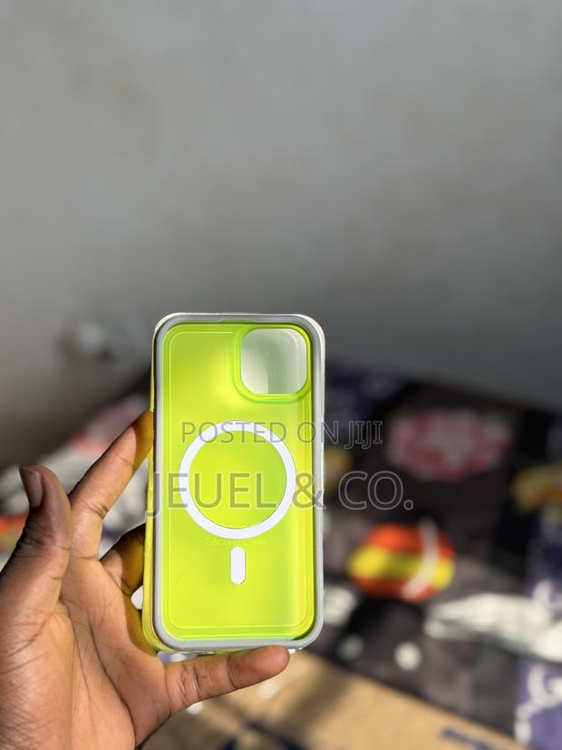 Foreign iPhone 13 / 14 Neon Magsafe Case photo 3