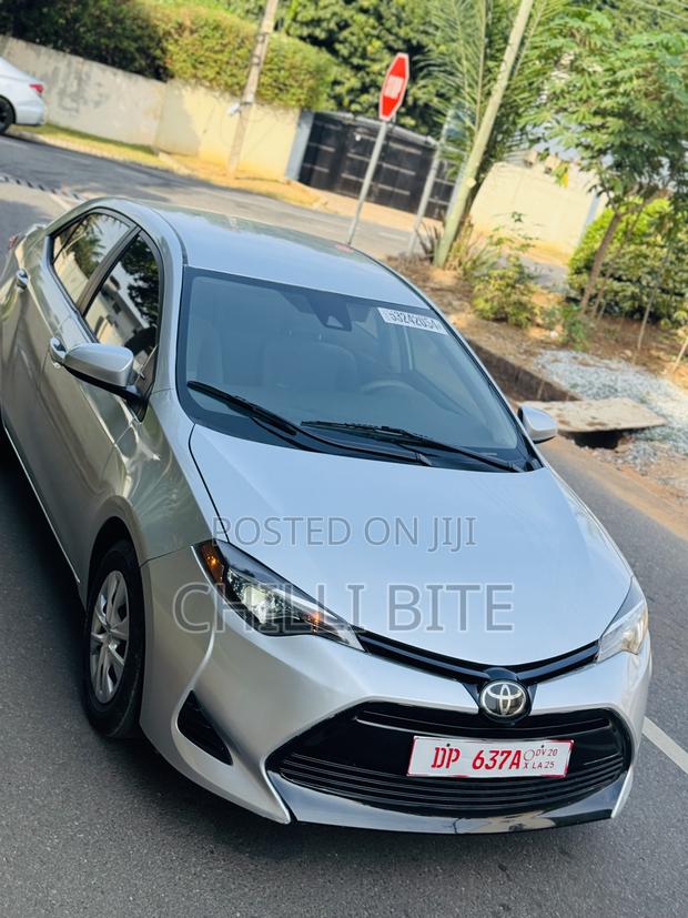 Toyota Corolla LE Eco (1.8L 4cyl 2A) 2019 Silver photo 3