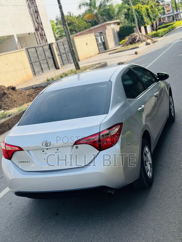 Toyota Corolla LE Eco (1.8L 4cyl 2A) 2019 Silver photo 4