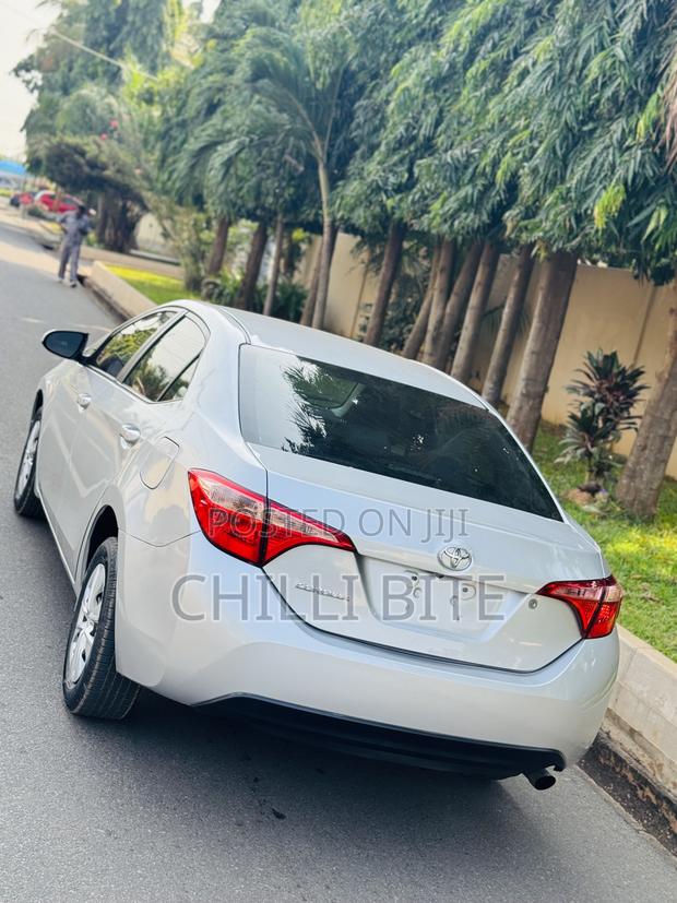 Toyota Corolla LE Eco (1.8L 4cyl 2A) 2019 Silver photo 5