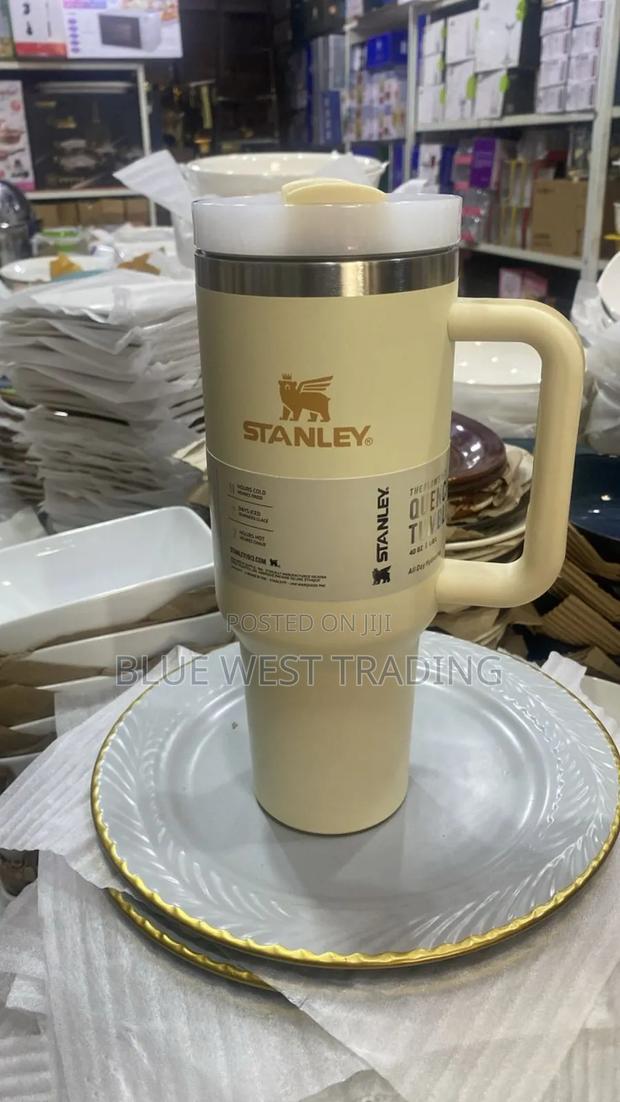 Stanley Cup (Yellow) · Photo 2