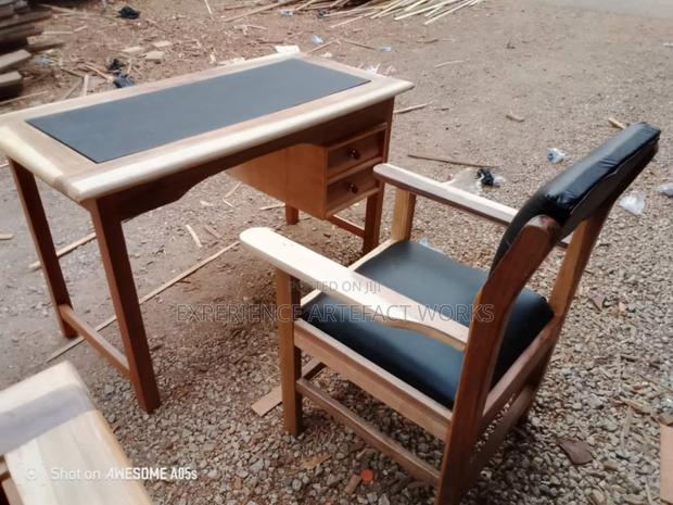 Teachers Table and Chair photo 4