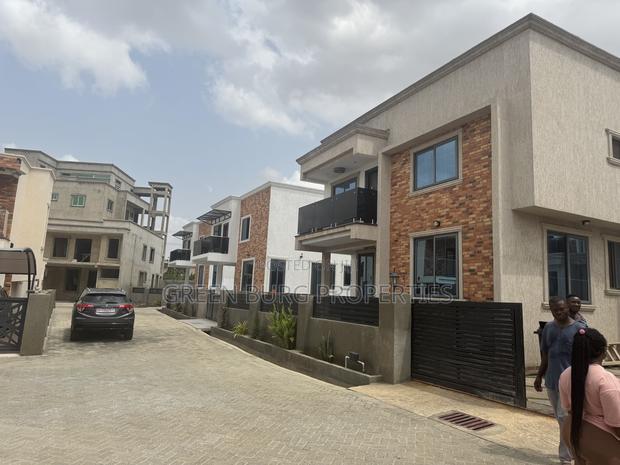 4bdrm Townhouse / Terrace in East Legon for rent photo 3