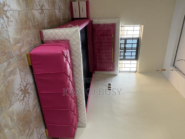 Double Bed · Photo 3