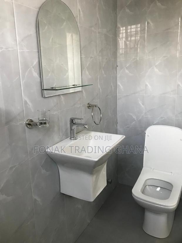 Wash Sink + Toilet Seat Watercloset + Mirror