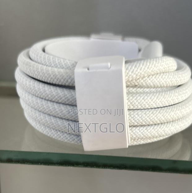 Apple 240 Watts Cable · Photo 4