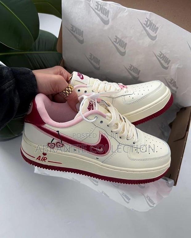 Nike Air Force 1 for Ladies · Photo 3