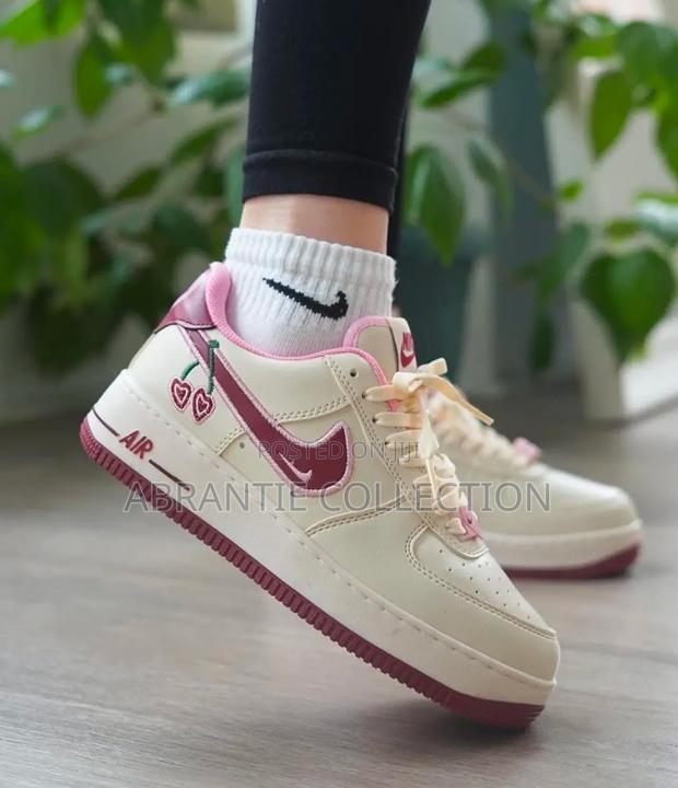 Nike Air Force 1 for Ladies · Photo 4