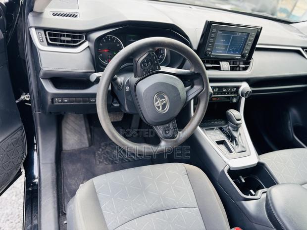 Toyota RAV4 XLE 2022 Black