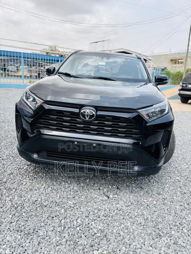 Toyota RAV4 XLE 2022 Black