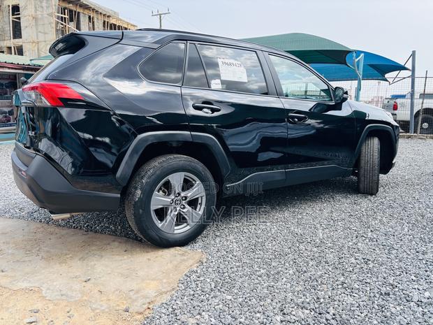 Toyota RAV4 XLE 2022 Black