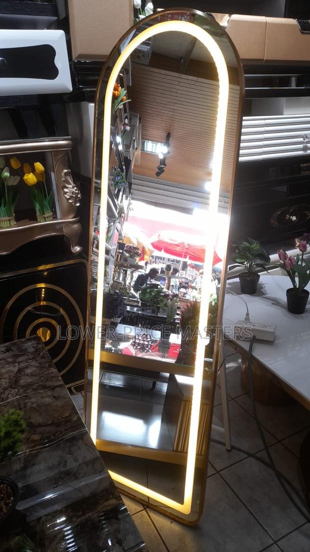 Led Light Standing Dressing Mirror · Photo 2