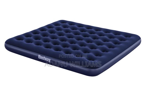 Inflatable Flocked Kingsize Airbed With Pump · Photo 4