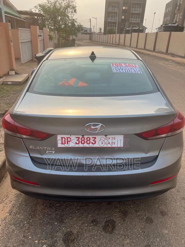 Hyundai Elantra SE Sedan FWD (2.0L 4cyl 6M) 2017 Gray