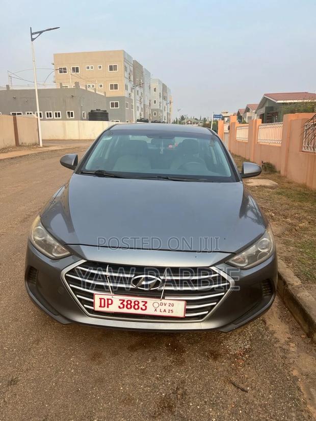 Hyundai Elantra SE Sedan FWD (2.0L 4cyl 6M) 2017 Gray