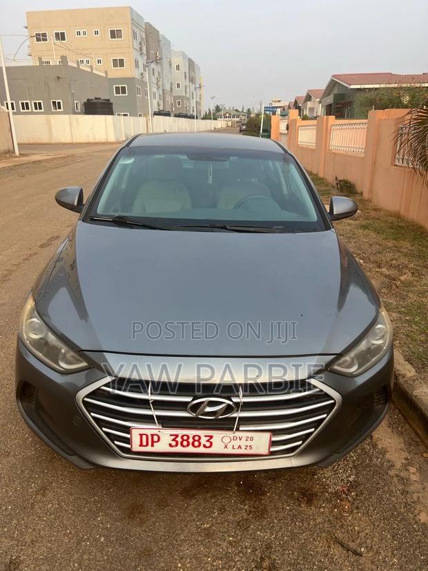 Hyundai Elantra SE Sedan FWD (2.0L 4cyl 6M) 2017 Gray