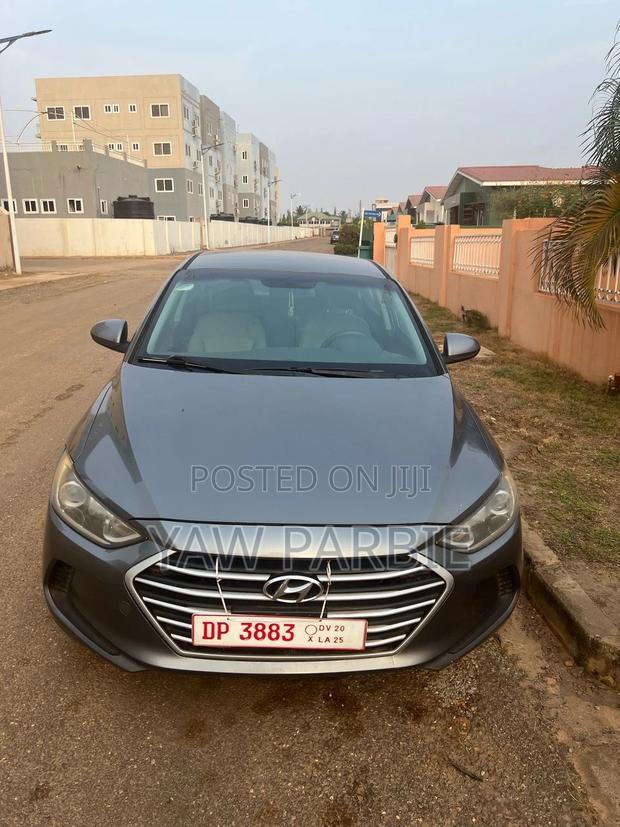 Hyundai Elantra SE Sedan FWD (2.0L 4cyl 6M) 2017 Gray