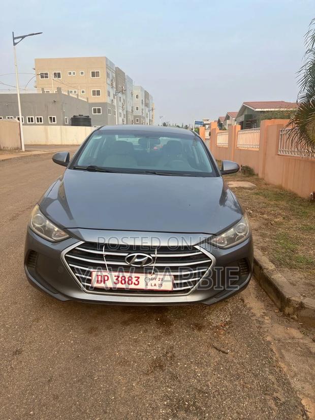 Hyundai Elantra SE Sedan FWD (2.0L 4cyl 6M) 2017 Gray