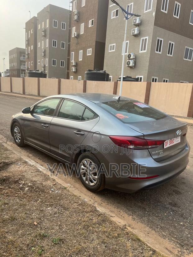 Hyundai Elantra SE Sedan FWD (2.0L 4cyl 6M) 2017 Gray