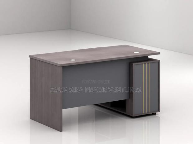 Executive Table · Photo 2