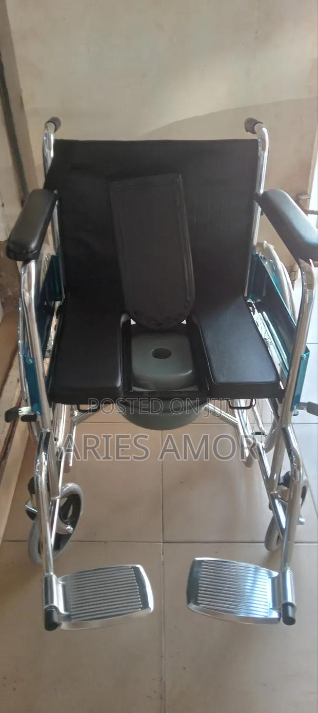 Short Back Commode Wheelchair · Photo 2