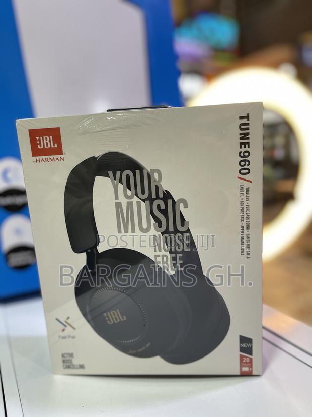 JBL Tune 960 Deep Bass Headphone With Protective Bag photo 3