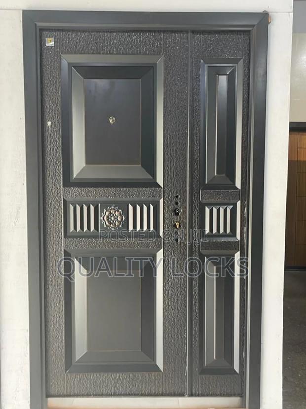 Exclusive Anti-Rust Metal Door With Accessories · Photo 2