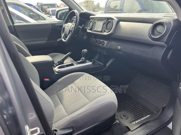 Toyota Tacoma SR 2018 Gray photo 8