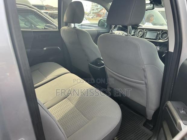Toyota Tacoma SR 2018 Gray photo 9